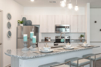 The Shore Luxury Apartment Homes in Lakeland, FL - Building Photo - Interior Photo