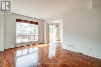 2012 Azalea Ln in Ottawa, ON - Building Photo - Building Photo