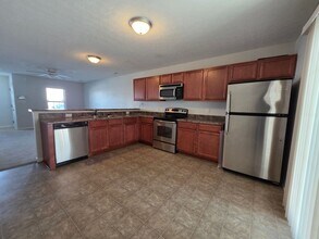 433 Falls Cove in Jacksonville, NC - Building Photo - Building Photo