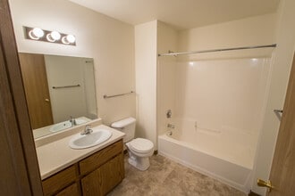 Southview Park Apartments in Neenah, WI - Building Photo - Building Photo