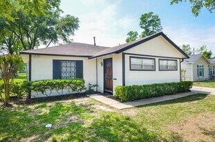 3914 Daphne St in Houston, TX - Building Photo