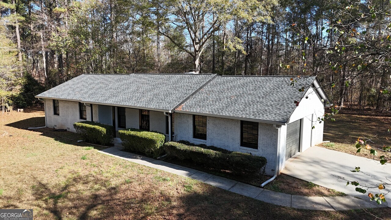 716 Ebenezer Rd in Fayetteville, GA - Building Photo