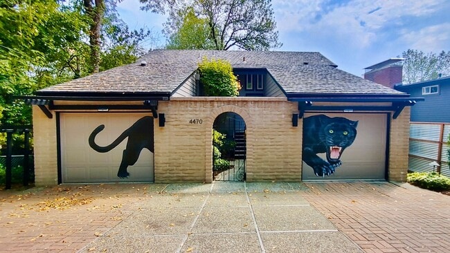 property at 4470 Lakeview Blvd