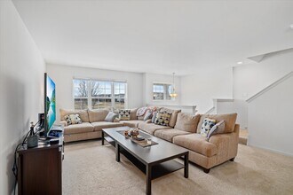 1813 Spinnaker St in Pingree Grove, IL - Building Photo - Building Photo