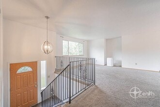 106 W Beacon Hill Dr in Longview, WA - Building Photo - Building Photo