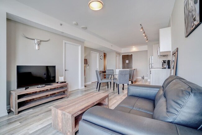 1140 Wellington St. W in Ottawa, ON - Building Photo - Building Photo