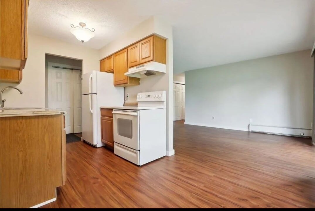 935 11th Ave S, Unit 3 in Hopkins, MN - Foto de edificio