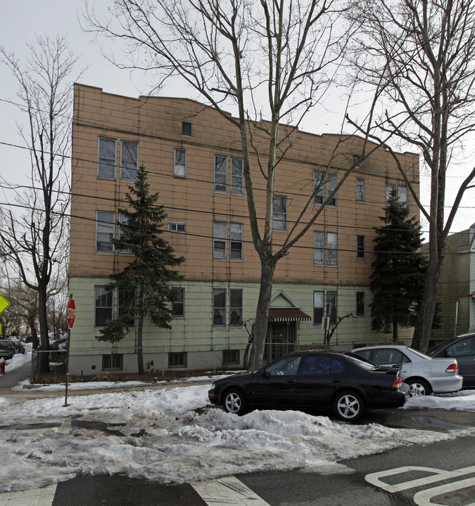 214 Mallory Ave in Jersey City, NJ - Building Photo