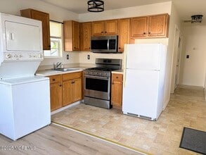 548 Clark Ave in Union Beach, NJ - Building Photo - Building Photo