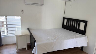 301 W 1st St in San Dimas, CA - Foto de edificio - Building Photo