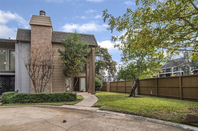 9344 Briar Forest Dr in Houston, TX - Building Photo - Building Photo