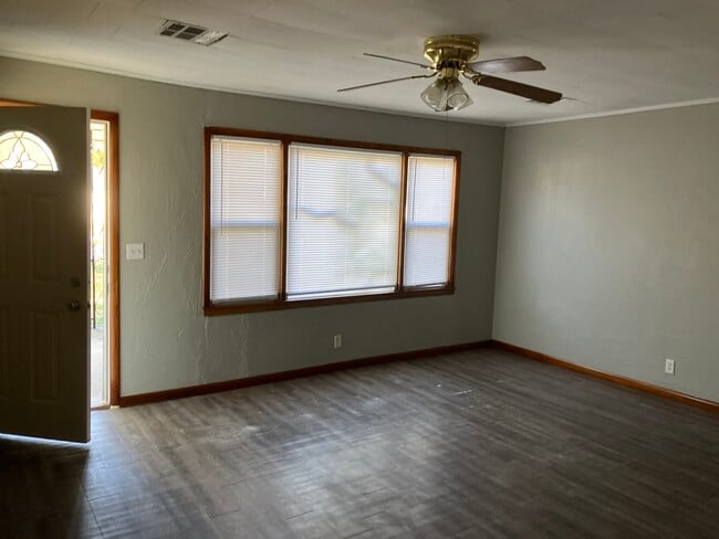 608 E Washington St in Tecumseh, OK - Building Photo - Building Photo