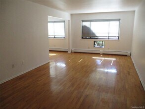 7 E Lawrence Park Dr in Piermont, NY - Building Photo - Building Photo
