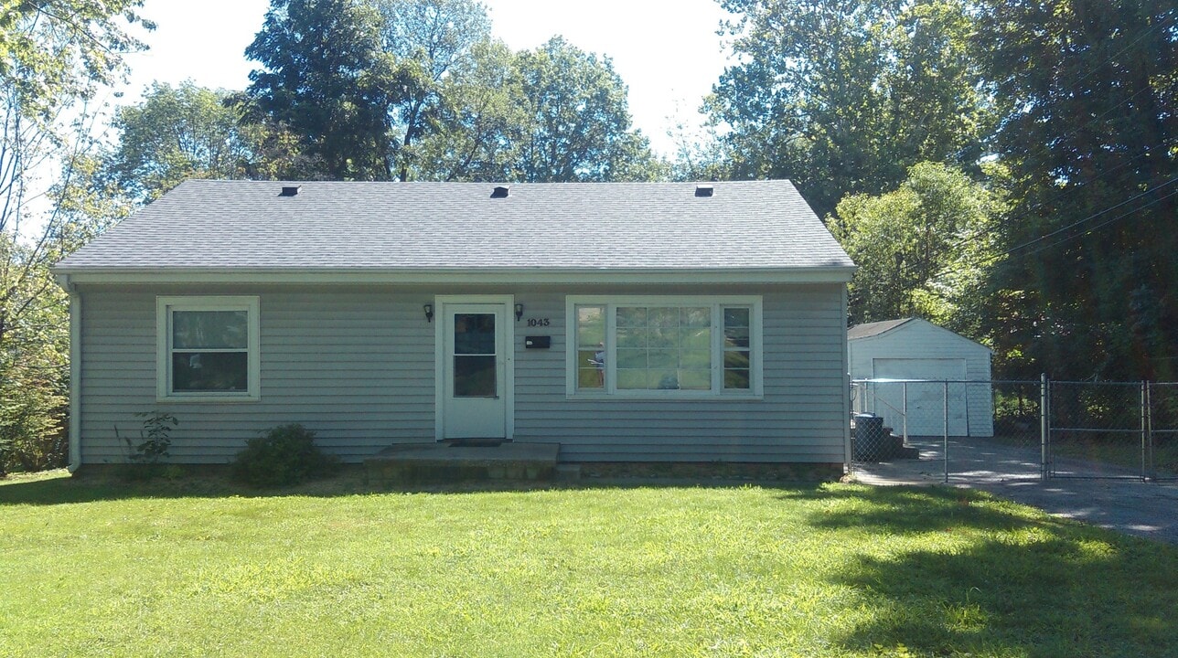1043 S Mitchell St in Bloomington, IN - Building Photo