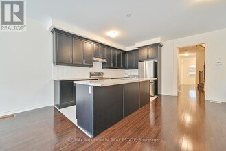 92 Adventura Rd in Brampton, ON - Building Photo - Building Photo