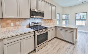 1035 Carson Dr in Magnolia, TX - Building Photo - Building Photo