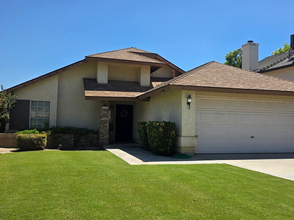 6508 Pine Borough Ct in Bakersfield, CA - Building Photo