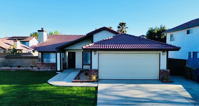 1532 Michelle Ave in Lancaster, CA - Building Photo - Building Photo