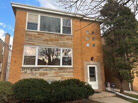 5555 N Mango Ave in Chicago, IL - Building Photo