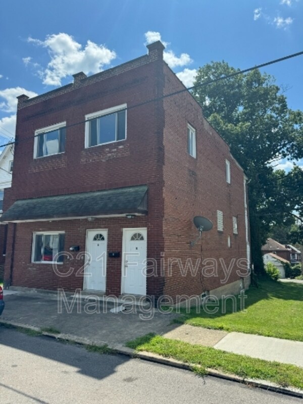 738 Waddell Ave in Clairton, PA - Building Photo - Building Photo