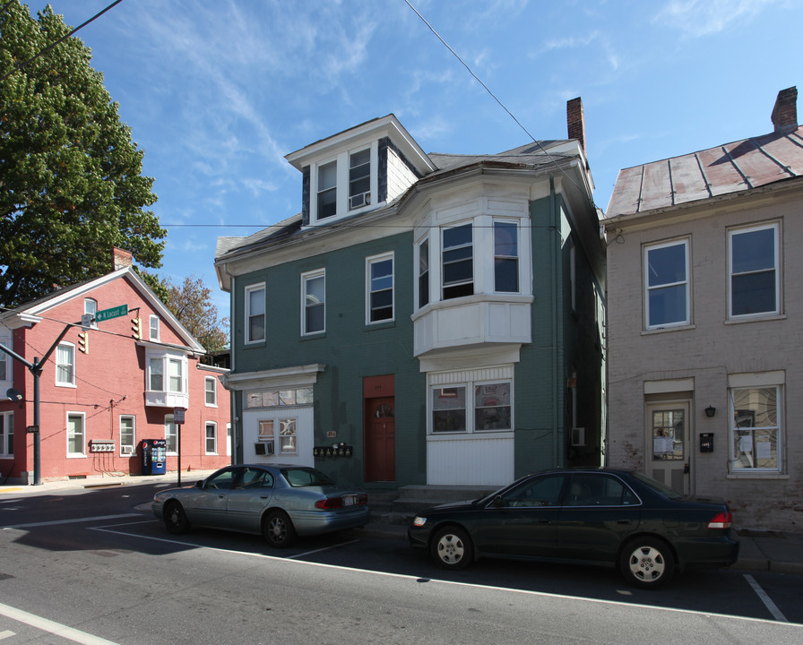 246 N Locust St in Hagerstown, MD - Foto de edificio