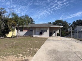 1247 Lakeview Dr in Clermont, FL - Building Photo