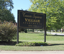 Town Square Village Apartments in Birmingham, AL - Building Photo - Building Photo