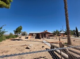 23708 Gazana St in Barstow, CA - Building Photo