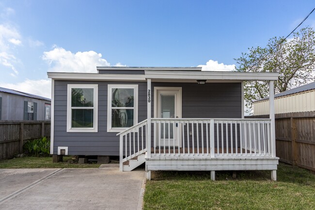 2830 Bay Oaks Harbor Dr in Baytown, TX - Building Photo - Building Photo