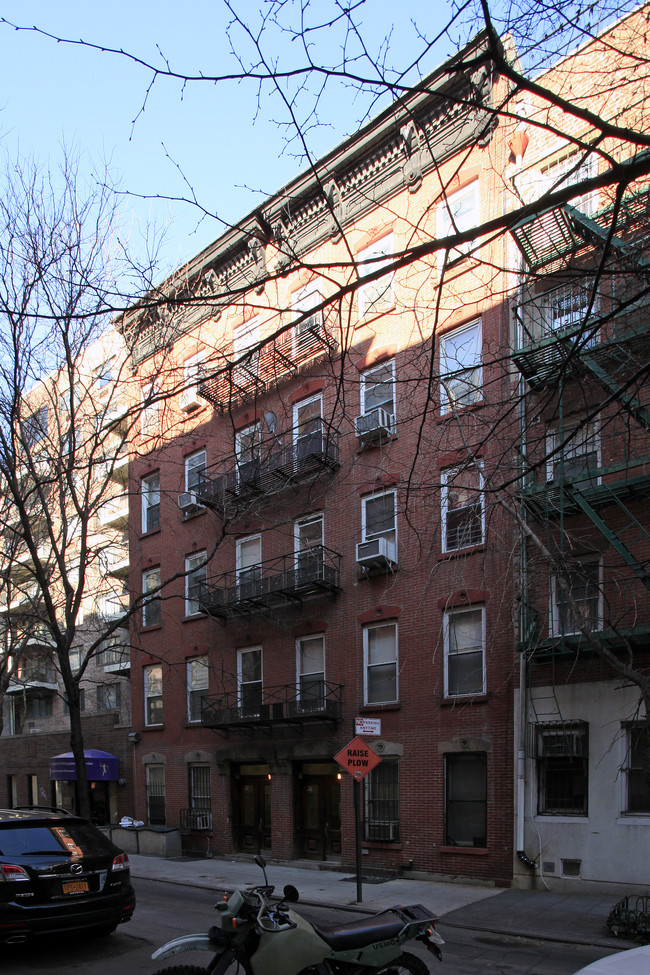 53-55 1/2 Downing St. in New York, NY - Foto de edificio - Building Photo