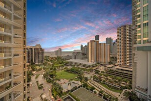 888 Brickell Key Dr, Unit 1802 in Miami, FL - Building Photo