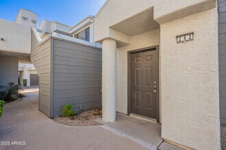 9439 N 59th Ave in Glendale, AZ - Foto de edificio - Building Photo