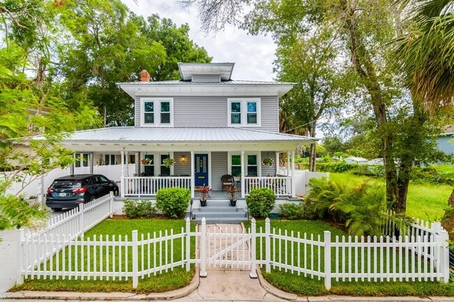 property at 809 W Park Ave