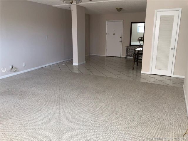 111 Golden Isles Dr in Hallandale Beach, FL - Building Photo - Building Photo