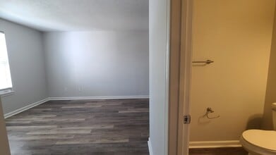 8801 W State Hwy 22 in Crestwood, KY - Building Photo - Building Photo