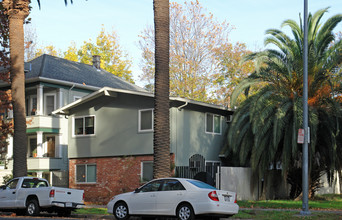 527 T St in Sacramento, CA - Foto de edificio - Building Photo