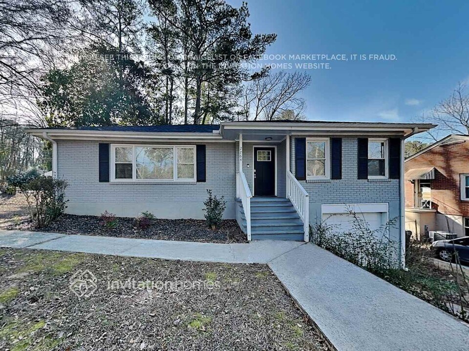 2264 Headland Dr in East Point, GA - Building Photo