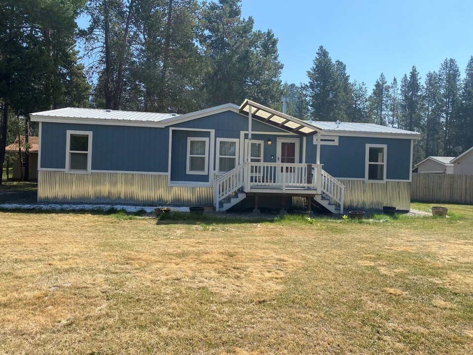 55842 Swan Rd in Bend, OR - Building Photo