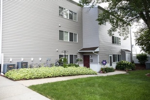 Elmcrest Estates, Now Leasing for October '23