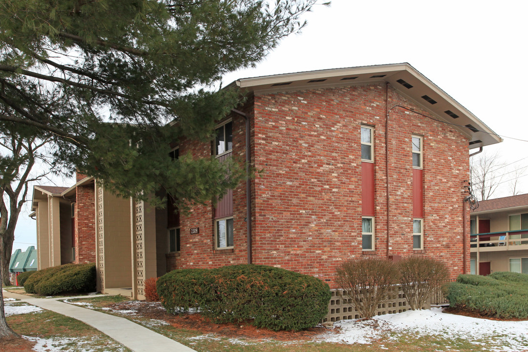 Green Meadows in Louisville, KY - Building Photo