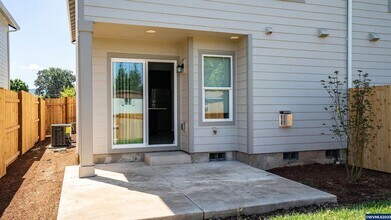 75 Sand Ridge Ct in Lebanon, OR - Building Photo - Building Photo