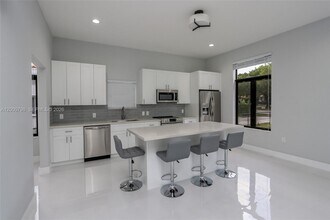 5126 SW 57th Ave in Miami, FL - Building Photo - Building Photo