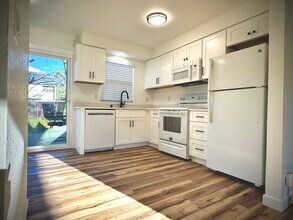 640 5th Ave S, Unit 104 in Kent, WA - Building Photo - Building Photo