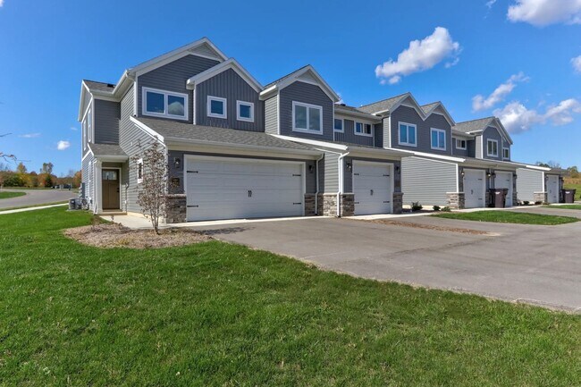 6101 Hanover Woods Dr in Caledonia, MI - Building Photo - Building Photo