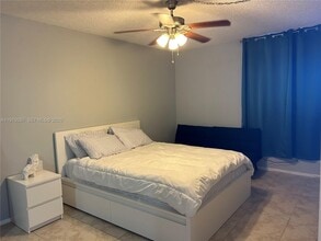 2701 Riverside Dr in Coral Springs, FL - Building Photo - Building Photo