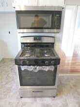 38 Sterling St, Unit 2 in Somerville, MA - Building Photo - Building Photo