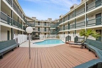 2330 Edenborn Ave, Unit 205 in Metairie, LA - Building Photo - Building Photo