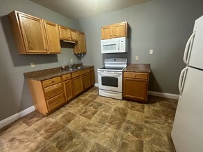 652 Adams Ave, Unit Apartment 3 in Huntington, WV - Foto de edificio - Building Photo