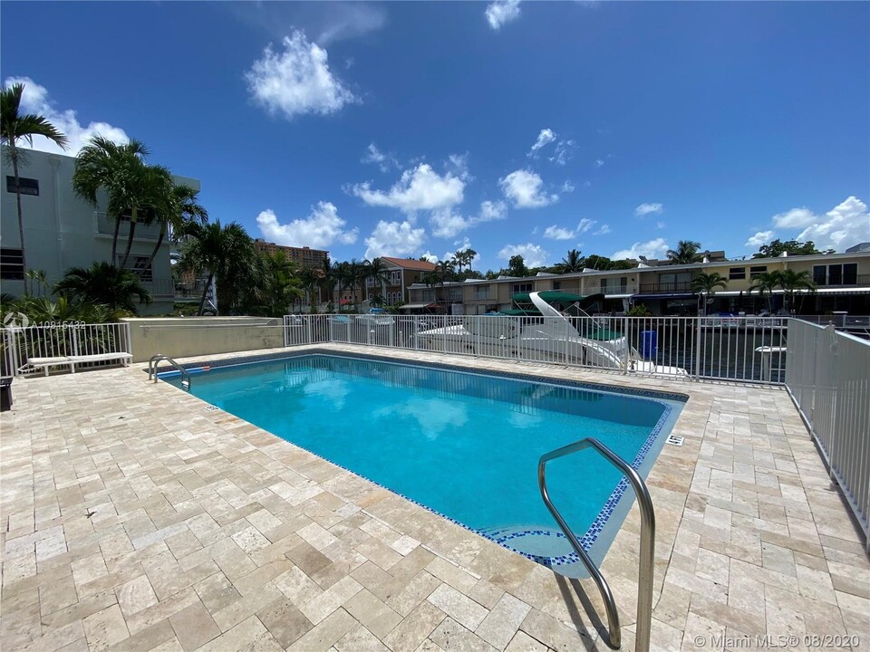 3842 NE 171 St-Unit -3 in North Miami Beach, FL - Building Photo