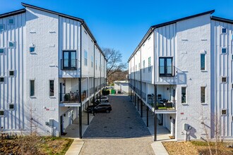 2001 Convent Pl in Nashville, TN - Foto de edificio - Building Photo